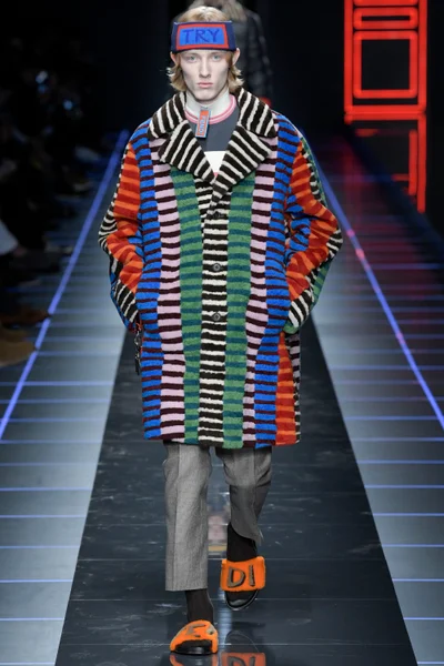 Look 38